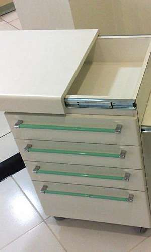 Mesa auxiliar para consultório ginecológico Mesa auxiliar para consultório ginecológico